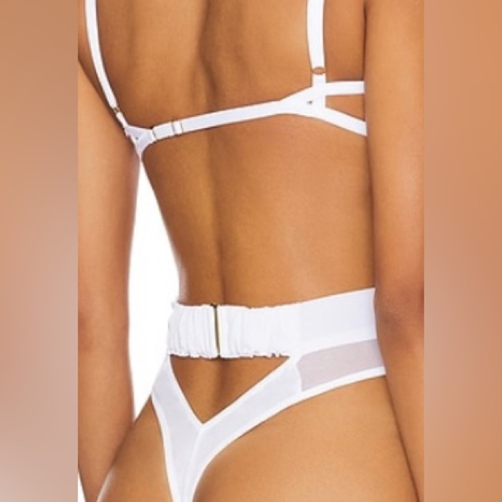 NWT REVOLVE Orla Wired Bodysuit in White
BLUEBELLA - Picture 2 of 5